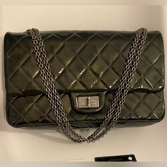 Chanel Iridescent Green Quilted Patent Leather Reissue 2.55 Classic 227 Flap Bag - Picture 2 of 9